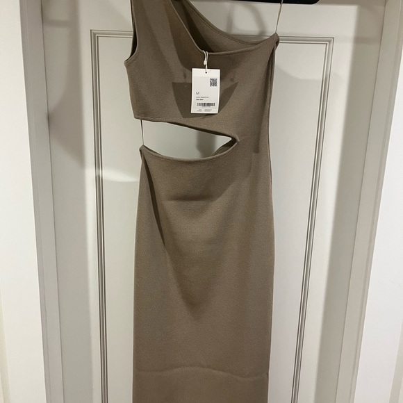 Oak + Fort One Shoulder MIDI Dress with Cutout - Picture 7 of 9
